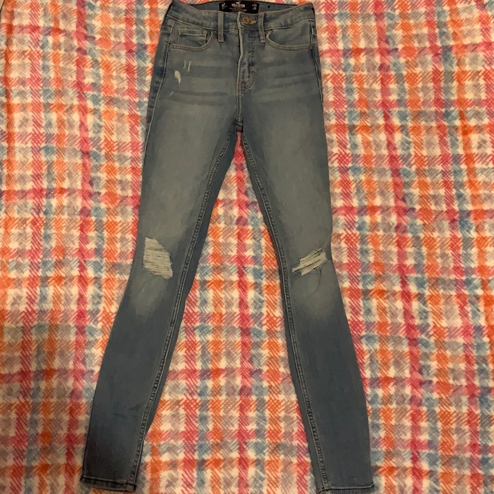 i’m selling blue jeans.